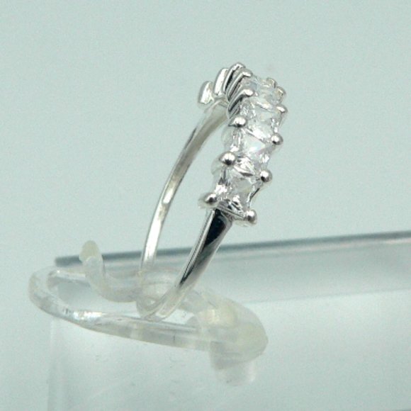 Sz 7 Simulated Diamond 7 Stone Ring - Picture 2 of 6